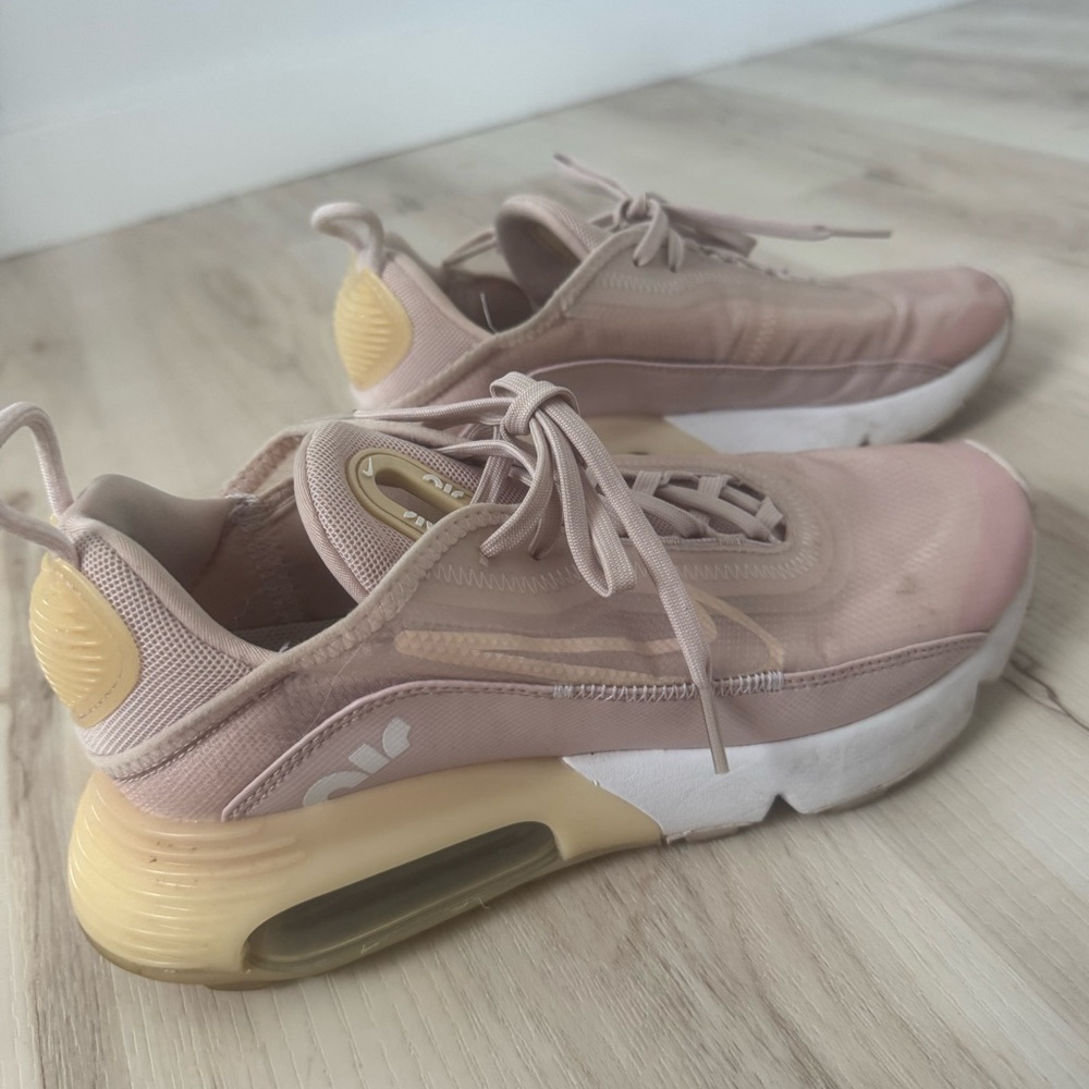 Women’s Nike Air Max 2090